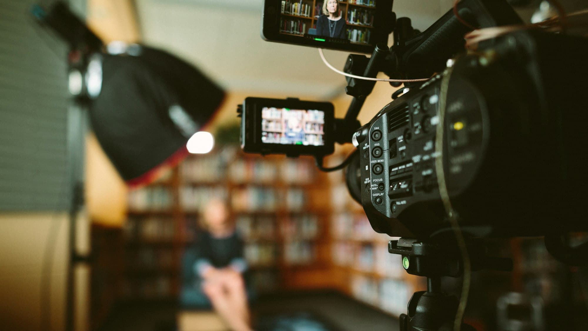 Illustration for How to make a video blog and screencast